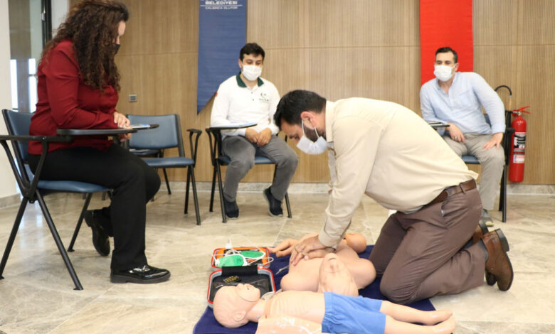 Kocaeli’de Hayrat İnsani Yardım üyelerine ilk yardım eğitimi