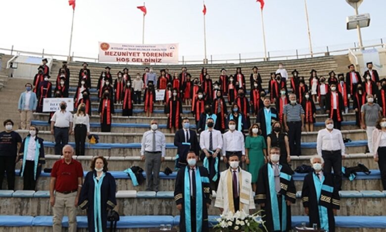 ERÜ İktisadi ve İdari Bilimler Fakültesi’nde mezuniyet sevinci