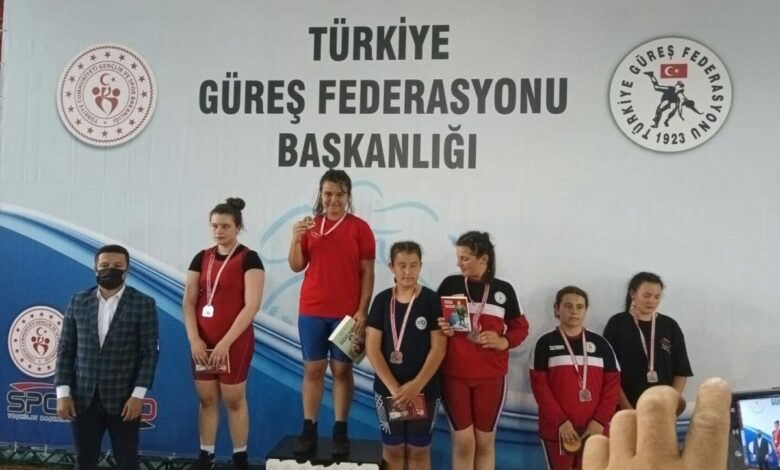 Mustafakemalpaşalı sporcunun güreş başarısı
