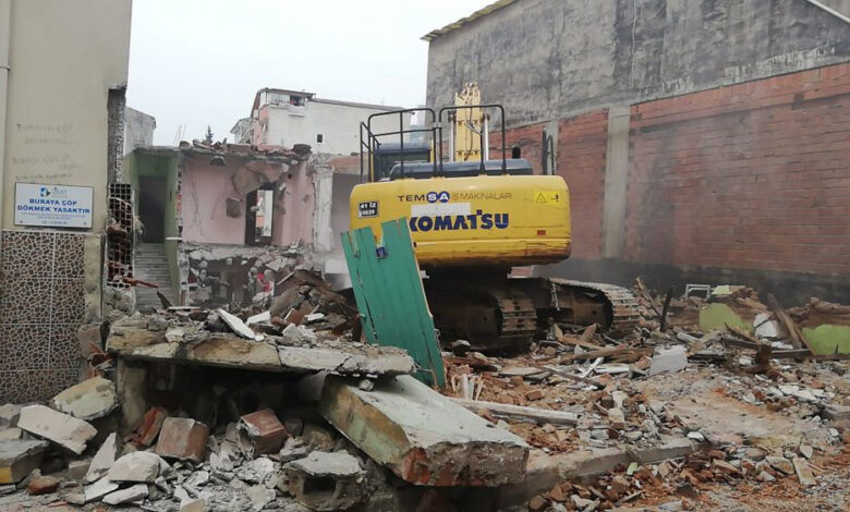 Kocaeli Bekirdere’de metruk binanın yıkımı gerçekleşti
