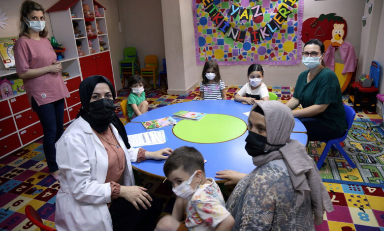 Kocaeli KO-MEK’te anneler çocuklarıyla eğitim alıyor