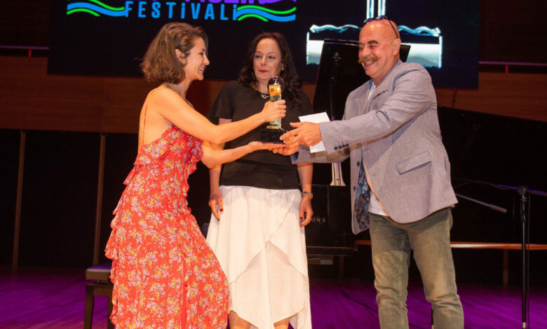 İzmir’de ‘Kristal Flamingo’lar sahiplerini buldu