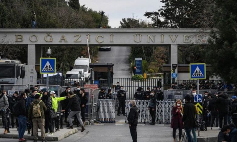Boğaziçi öğrencileri burslarına kavuşuyor