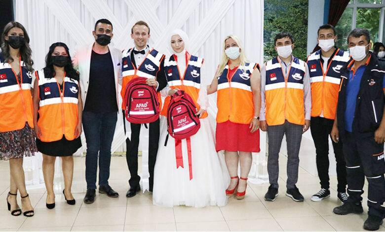 Bolu’da gelin ve damadın takısı AFAD’dan