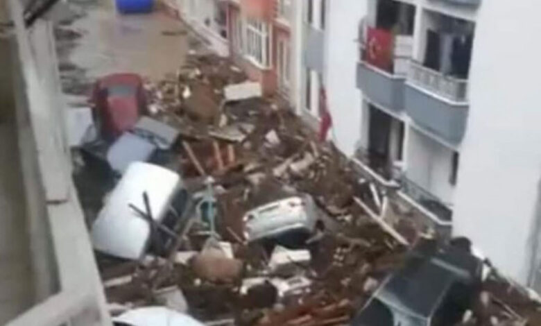 Kastamonu’da sel araçları birbirine kattı!