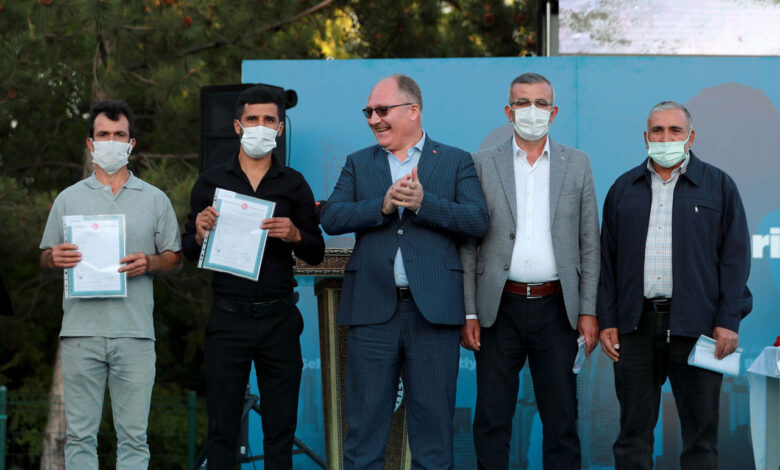 Sivas Esentepe’de hak sahiplerine tapuları teslim edildi