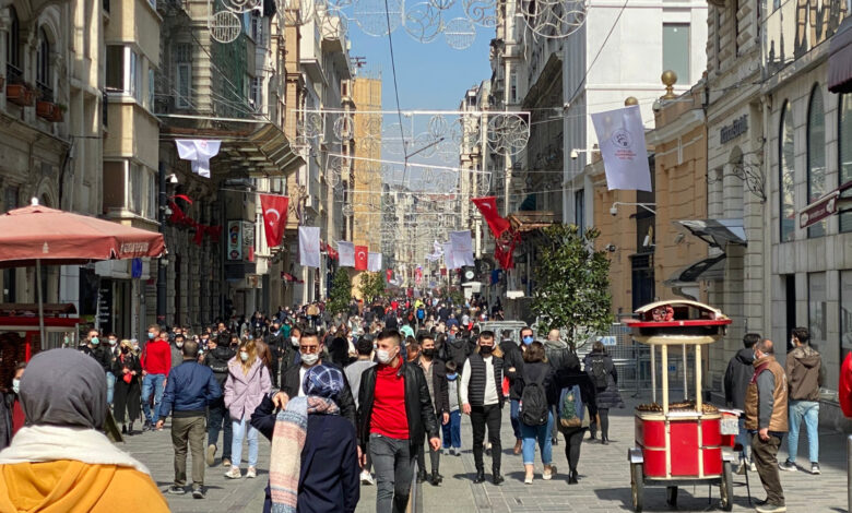 ‘Eylül’e kadar kalabalıklardan uzak durun’ uyarısı!