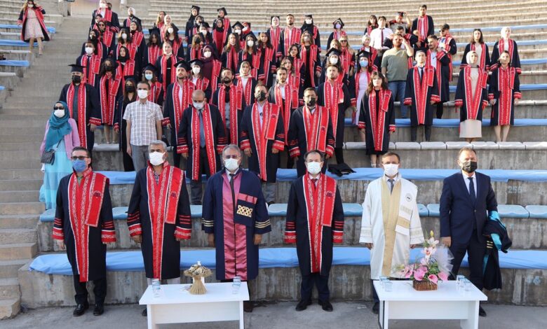 ERÜ Edebiyat Fakültesi’nde mezuniyet coşkusu