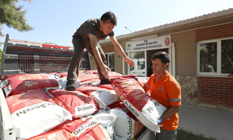 İzmir Gaziemir’den yangınzede can dostlara malzeme desteği