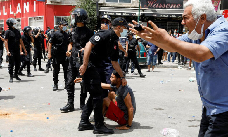Tunus’ta güvenlik güçleri Al Jazeera ofisini bastı