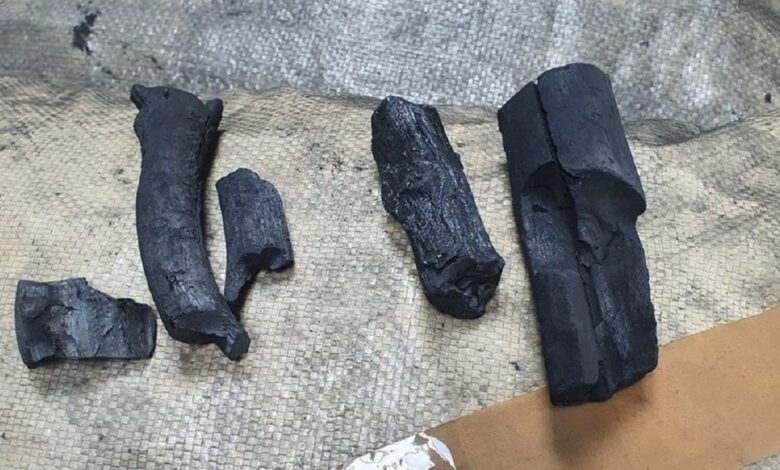 Kömür görünümlü kokain polise takıldı