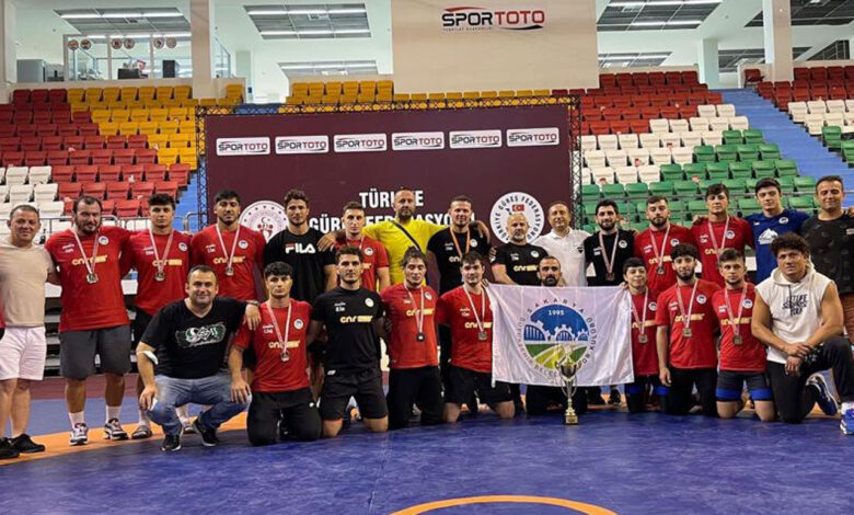 Sakarya güreş takımı namağlup bir üst ligte