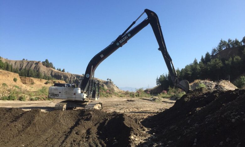 Manisa Çakallar’da dereler temizlendi