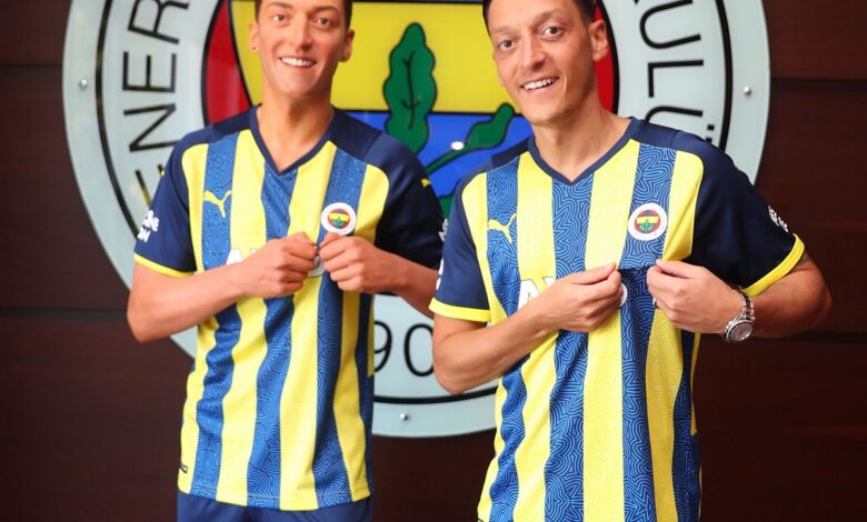 Mesut Özil’in heykeli Türkiye’ye geldi