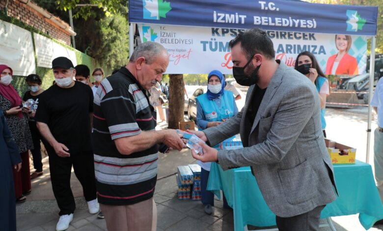 İzmit Belediyesi KPSS’de adayların yanında