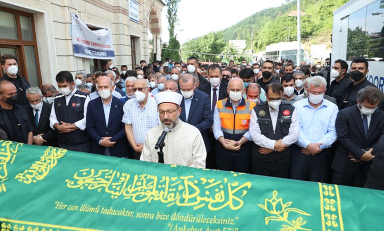Cumhurbaşkanı Erdoğan, Kastamonu’da cenaze törenine katıldı