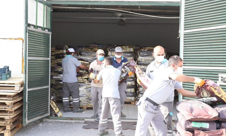 Kayseri Büyükşehir’den yem ve mama desteği