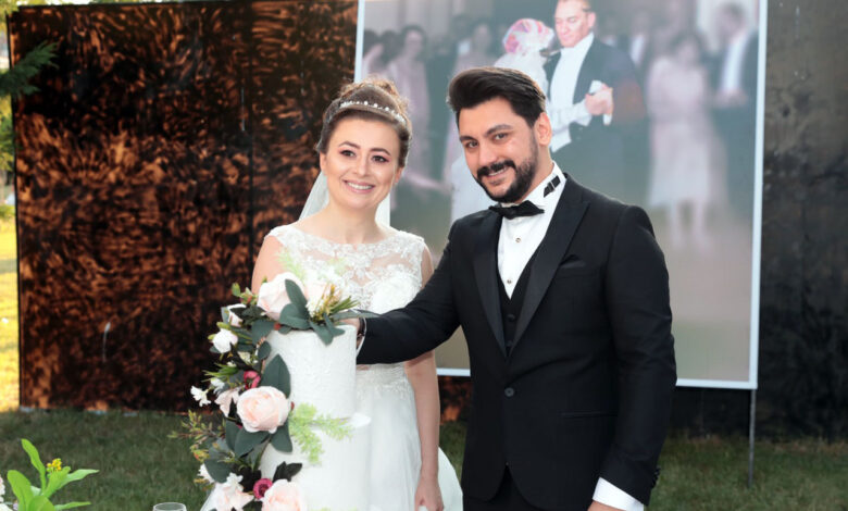 İzmitli çiftler, Atatürk’ün düğün fotoğrafı ile anılarını ölümsüzleştiriyor