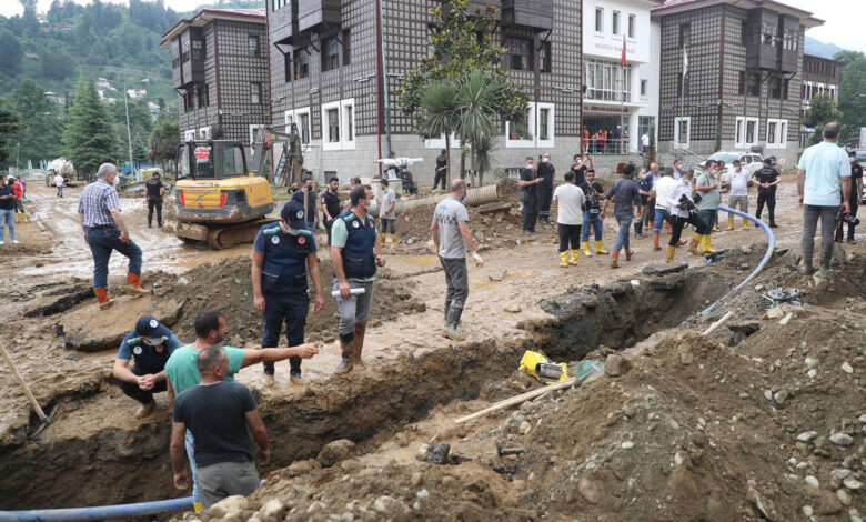 Rize’de felaketin yaraları sarılıyor