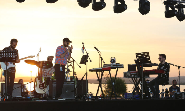 Can Kazaz’dan Bursa’da göl kıyısında konser