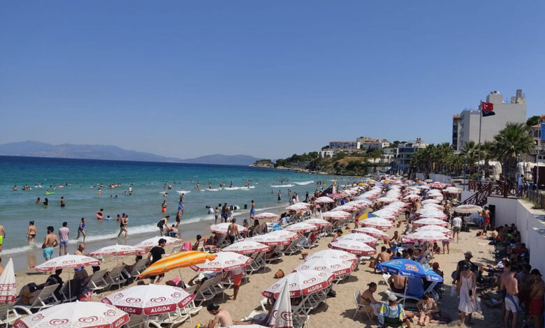 Aydın Kuşadası, tatilcilerin akınına uğradı