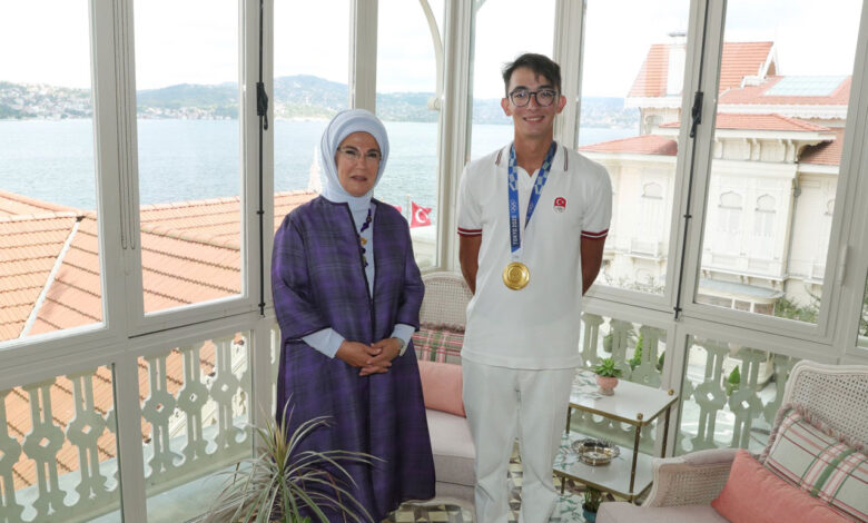 Milli okçu Mete Gazoz’dan Emine Erdoğan’a ziyaret