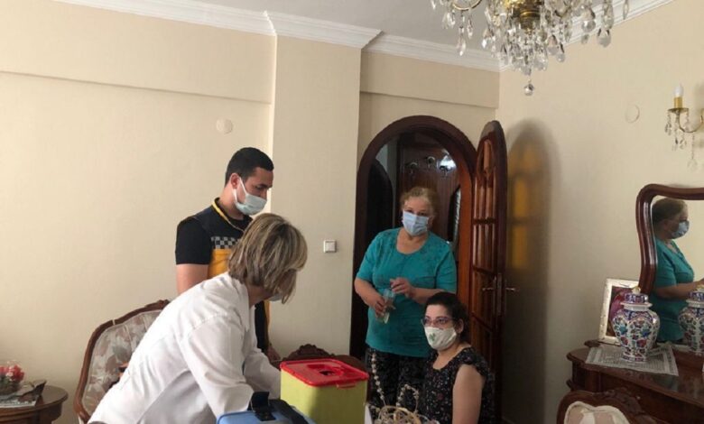 Bursa’da mobil sağlıkçılar aşı ‘engel’ini kaldırıyor