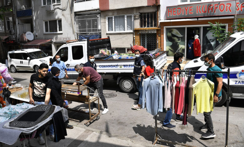 Bursa Osmangazi’de kaldırımlar işgalden kurtarıldı