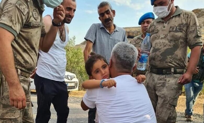 Dağda kaybolan 3 yaşındaki Hazal’ı Mehmetçik buldu