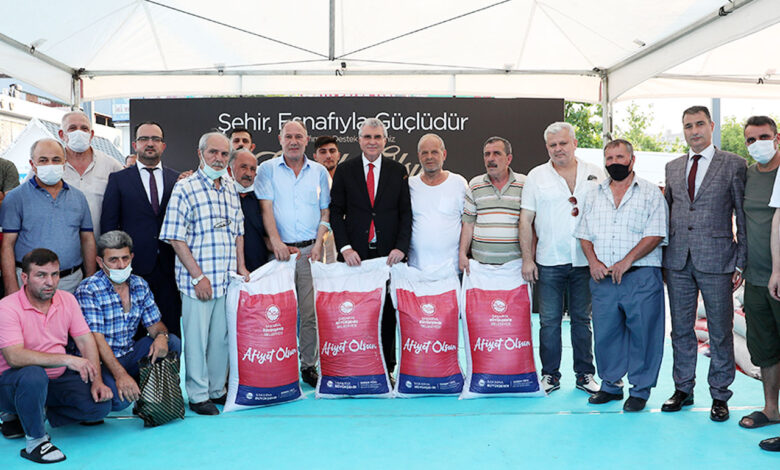Sakarya’da esnaflara 40 ton hibe çay