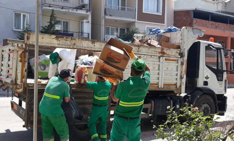 Bursa Osmangazi’deki çöp ev temizlendi