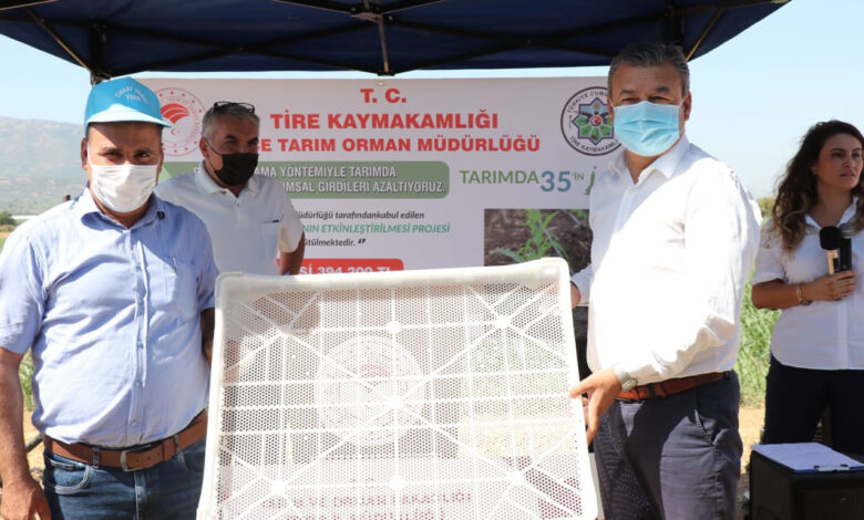 İzmir Tire’de incir üreticilerine kerevit dağıtılıyor