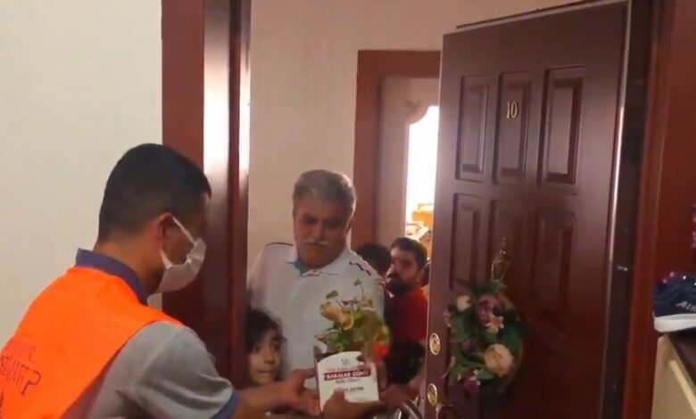 Gaziantep’te babalara çiçekli sürpriz