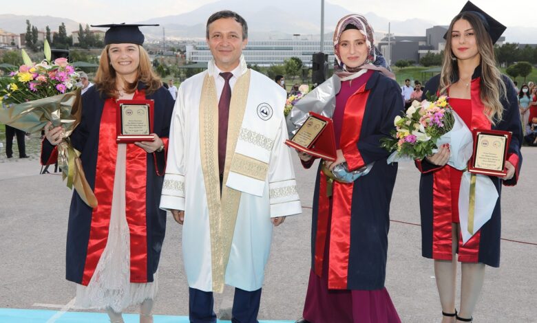 ERÜ Spor Bilimleri Fakültesi 27. Dönem mezunlarını verdi