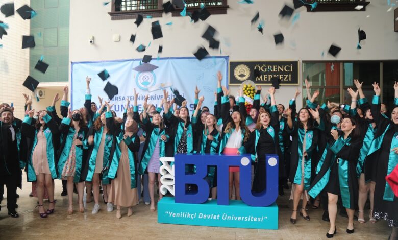 Bursa Teknik Üniversitesi’nde mezuniyet heyecanı