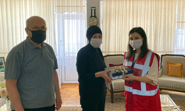 İzmit Belediyesi şehit ailesini yalnız bırakmadı