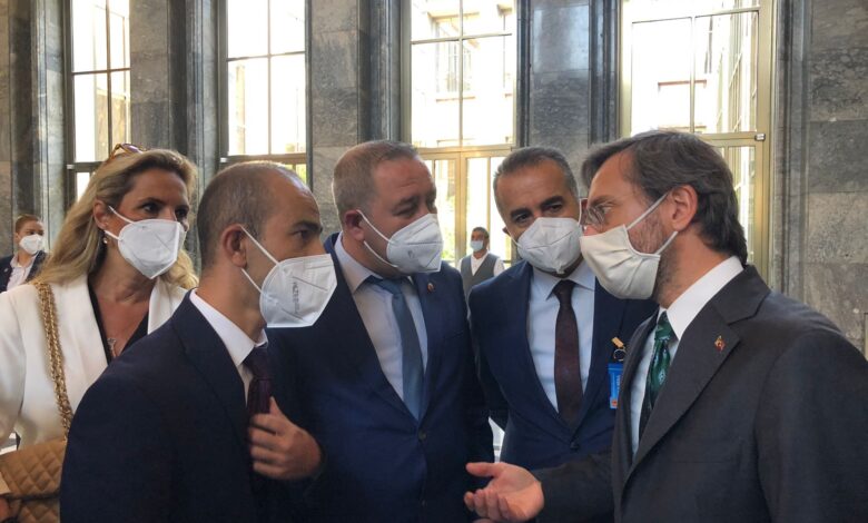 Fahrettin Altun’dan ‘internet yasası’ mesajı