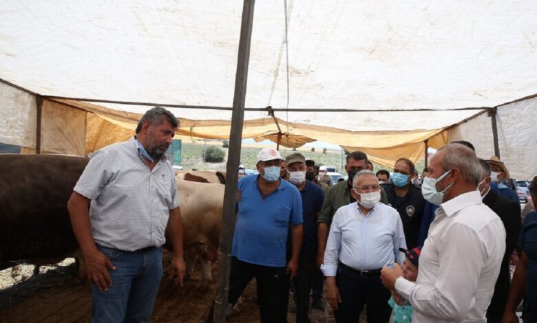 Memduh Büyükkılıç’tan kurban pazarı denetimi