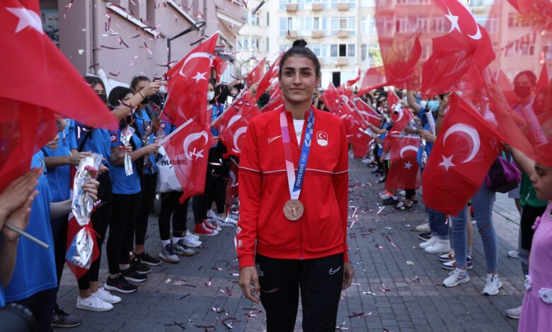 Olimpiyatlarda tarih yazan İlgün Bursa’da da coşkuyla karşılandı